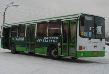 Ехать с ребёнком поездом было бы удобнее. Но, увы, исключено