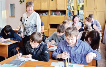 Урок математики в восьмом классе ведет Наталья Юрьевна Мальцева.