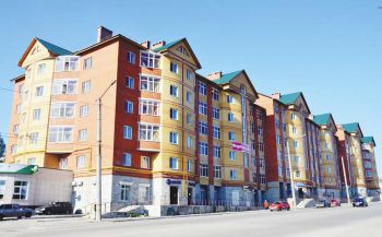 Жители дома № 21 по улице Парижской Коммуны в Березниках ждут отопления.