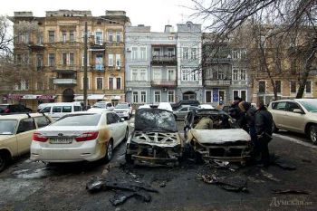 23 января 2014 года на базарной улице в Одессе неизвестные сожгли четыре автомобиля, среди которых был и автомобиль лидера фракции «Фронта змін» в горсовете Александра Остапенко.