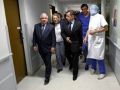 Лех Качиньский и Николя Саркози в больнице Гренобля. 