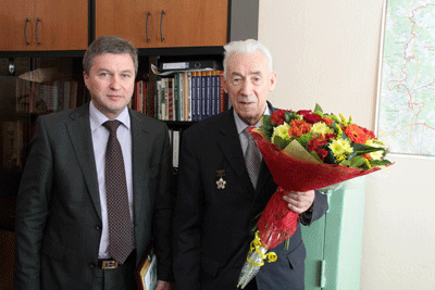 Борис Феофанов (справа, с цветами)